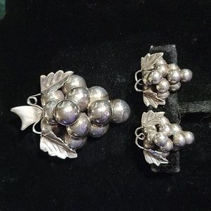 Vintage 925 Taxco Mexico Grape Cluster Brooch & Screw Back Earrings